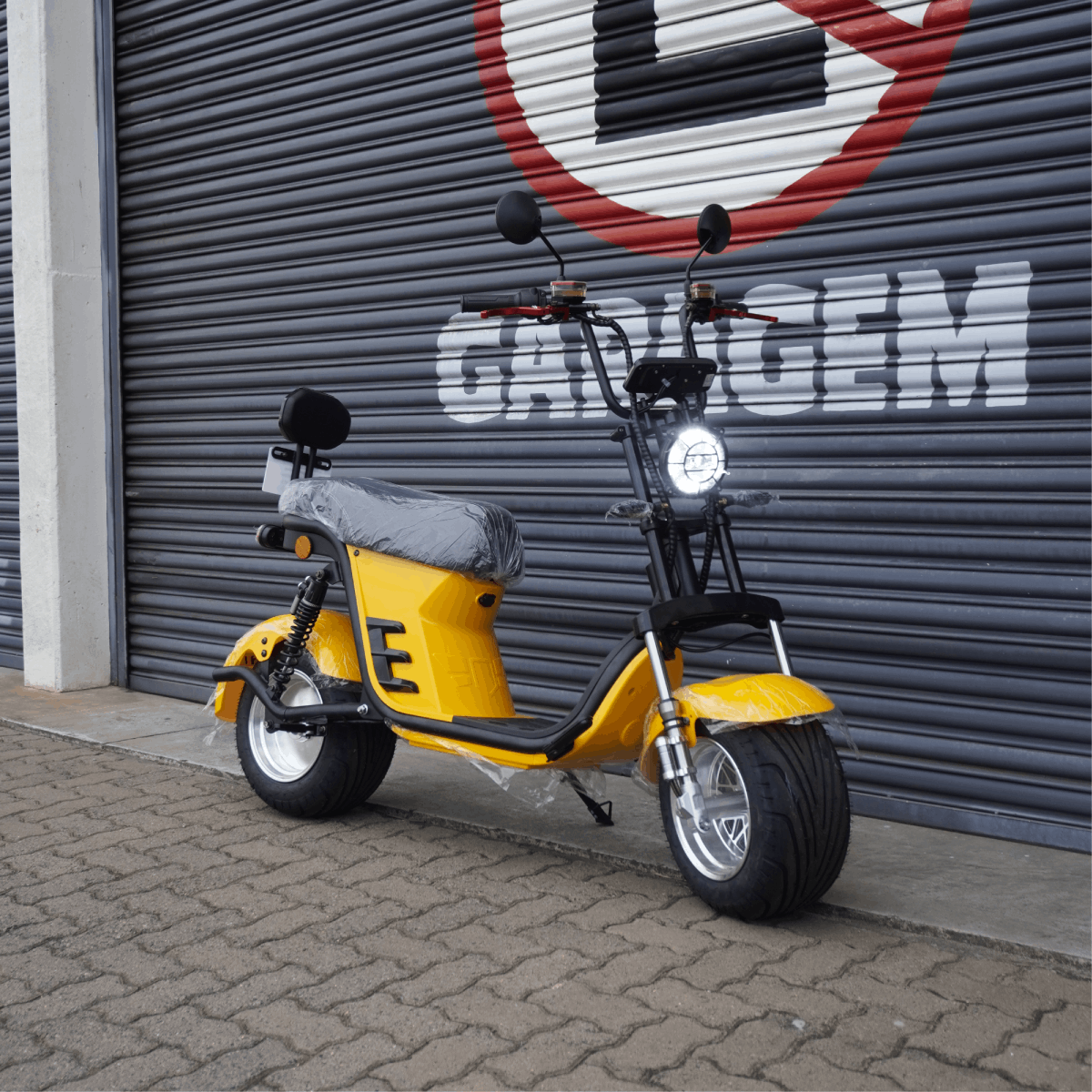 scooter modena vermelha