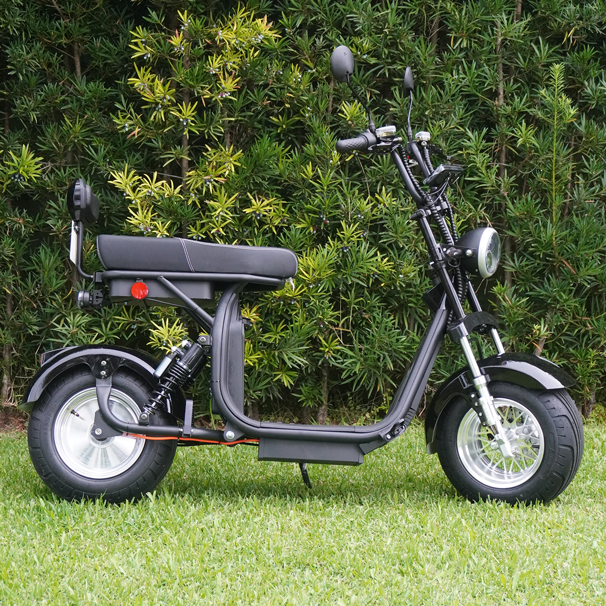 Scooter El&eacute;trica Magias Modena X-11 &mdash; vista lateral